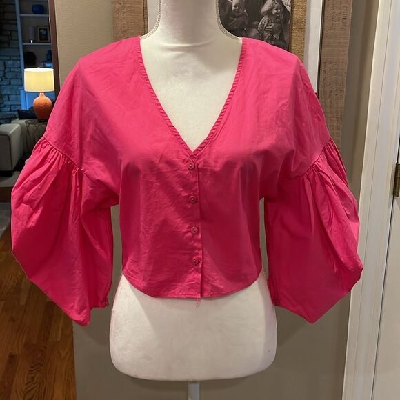 GD Golden Days Paris Pink Statement Sleeve V Neck Crop Top - Picture 2 of 7